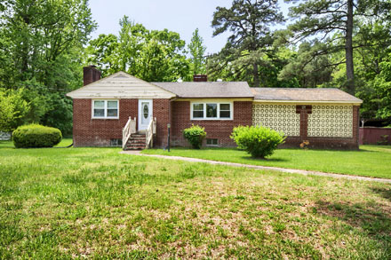 Attractive 2 Bedroom Brick Rancher